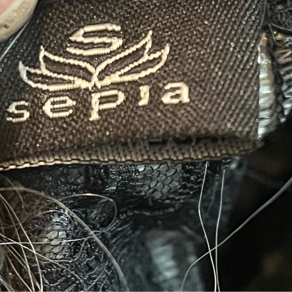 Sepia Short Wavy Salt and Pepper Bob Wig - Curly Full Cap - Picture 8 of 8